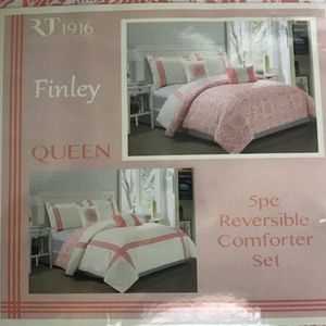 NWT Queen 5 Piece Reversible Comforter Set